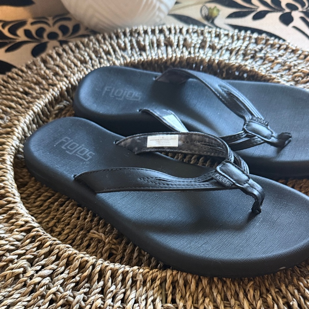 Flojos Classic Black Sandals women’s sz 8